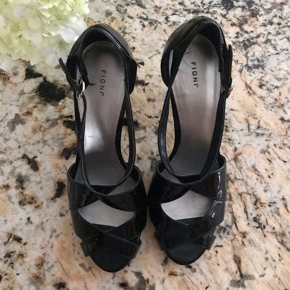 Black Peak Toe Heels - Picture 2 of 5